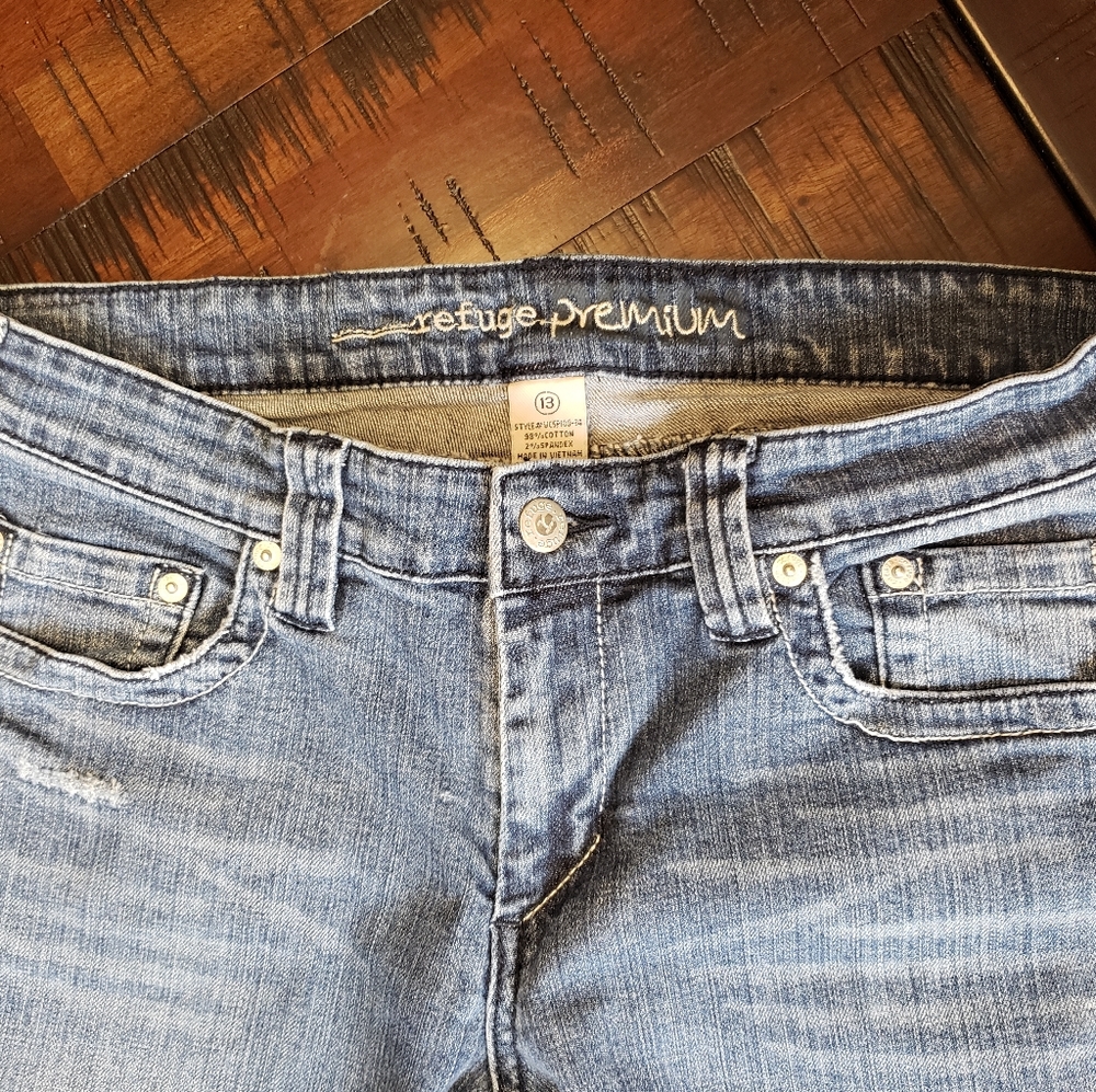 Distressed Jeans - Picture 2 of 6